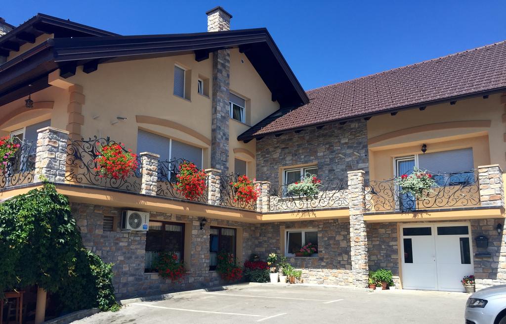 Hotel Samarin Črnomelj Exterior foto